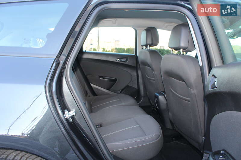 Універсал Opel Astra 2015 в Трускавці