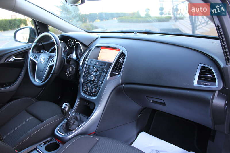 Універсал Opel Astra 2015 в Трускавці