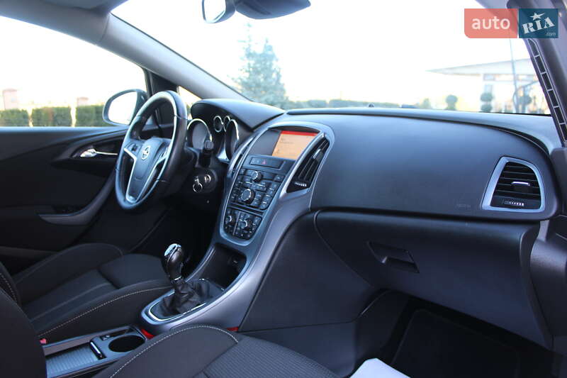 Універсал Opel Astra 2015 в Трускавці