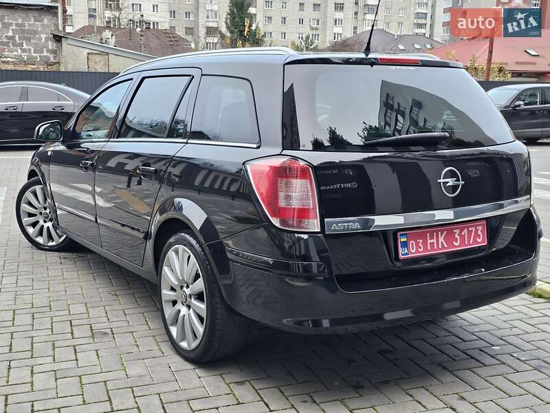 Универсал Opel Astra 2010 в Львове