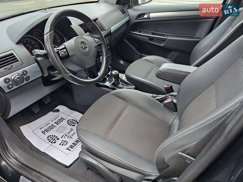 Универсал Opel Astra 2010 в Львове