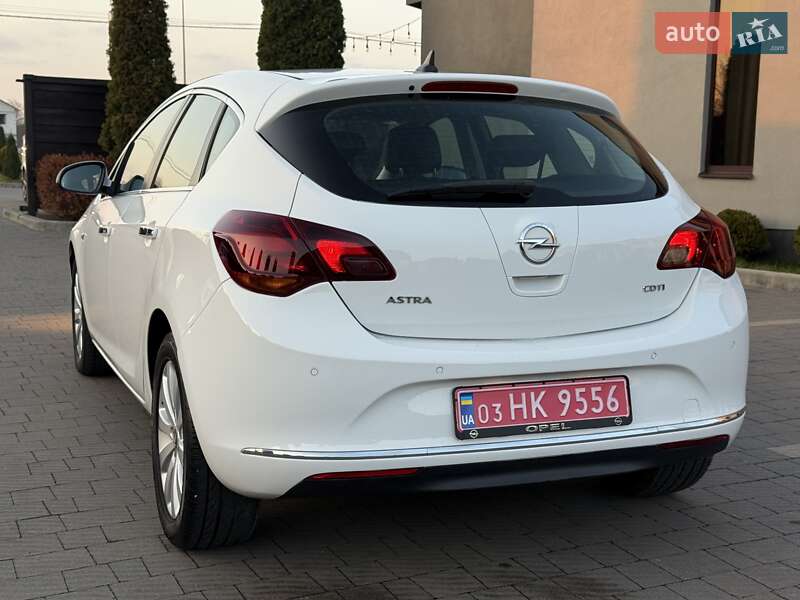 Хэтчбек Opel Astra 2014 в Стрые