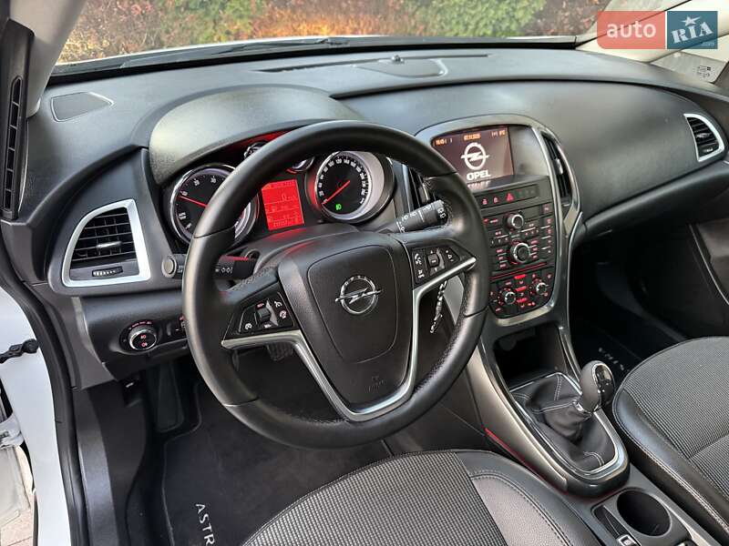 Хэтчбек Opel Astra 2014 в Стрые
