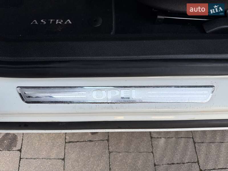 Хэтчбек Opel Astra 2014 в Стрые