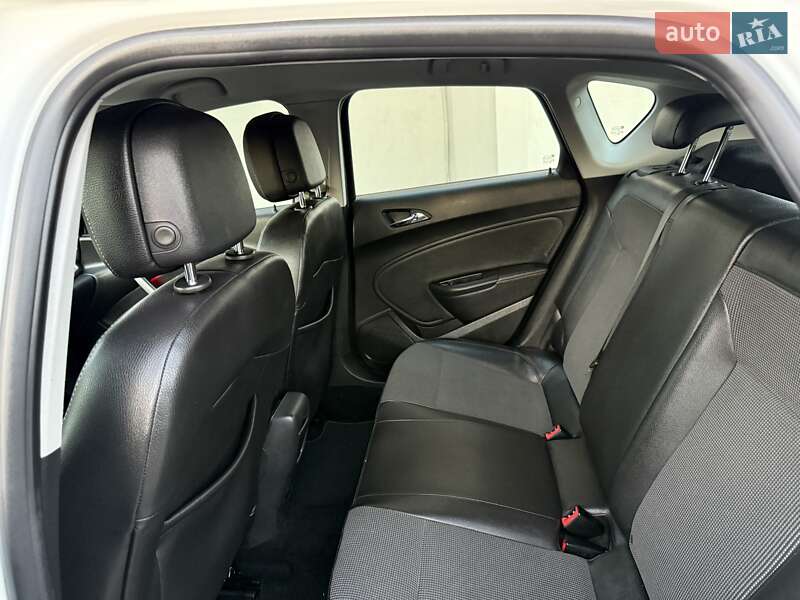 Хэтчбек Opel Astra 2014 в Стрые