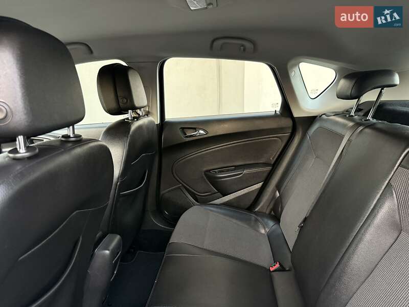 Хэтчбек Opel Astra 2014 в Стрые