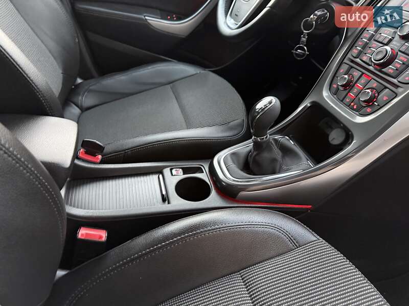 Хэтчбек Opel Astra 2014 в Стрые