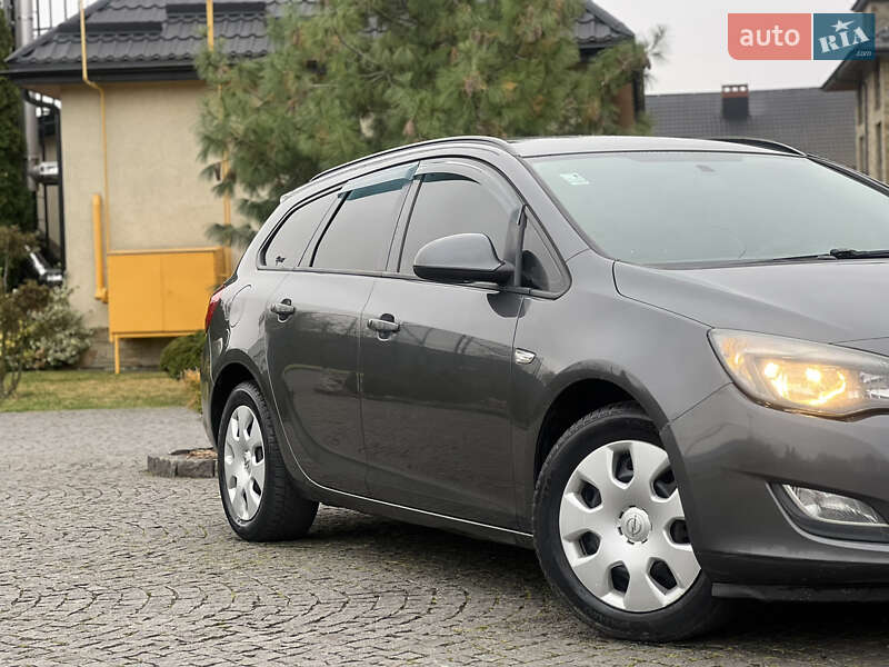 Універсал Opel Astra 2011 в Жовкві