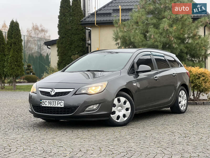 Універсал Opel Astra 2011 в Жовкві