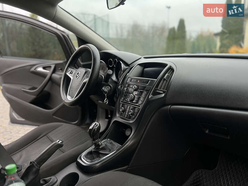 Універсал Opel Astra 2011 в Жовкві