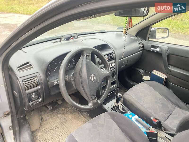 Универсал Opel Astra 2000 в Бориславе