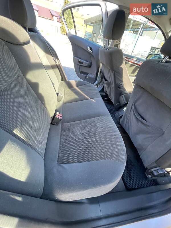 Хетчбек Opel Astra 2004 в Яремчі