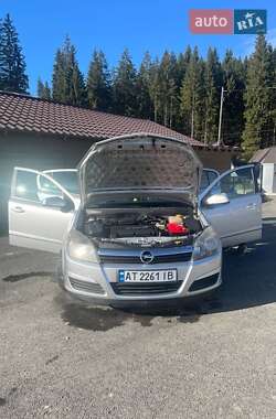 Хэтчбек Opel Astra 2004 в Яремче
