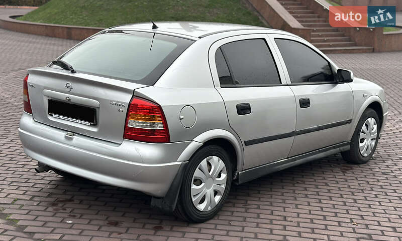 Хэтчбек Opel Astra 2004 в Днепре