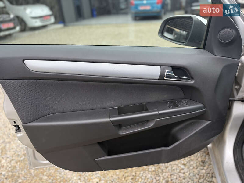 Универсал Opel Astra 2006 в Калуше