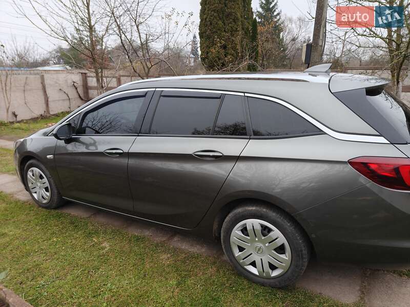 Універсал Opel Astra 2016 в Львові