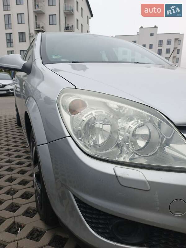 Универсал Opel Astra 2009 в Луцке