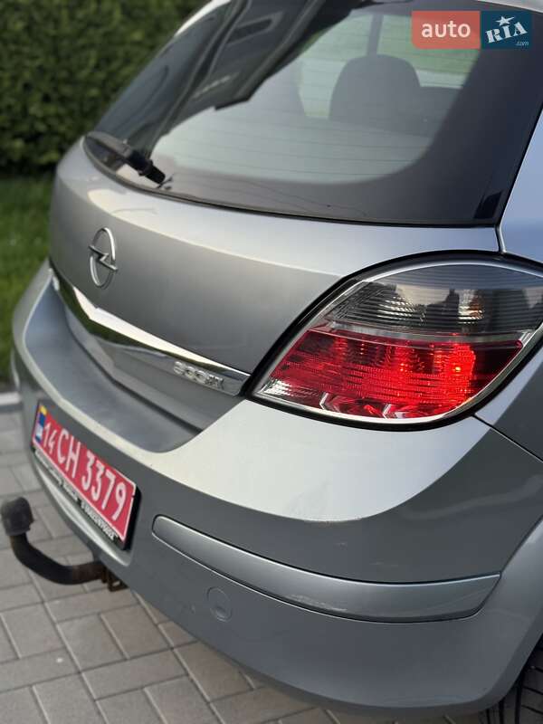 Хэтчбек Opel Astra 2009 в Долине