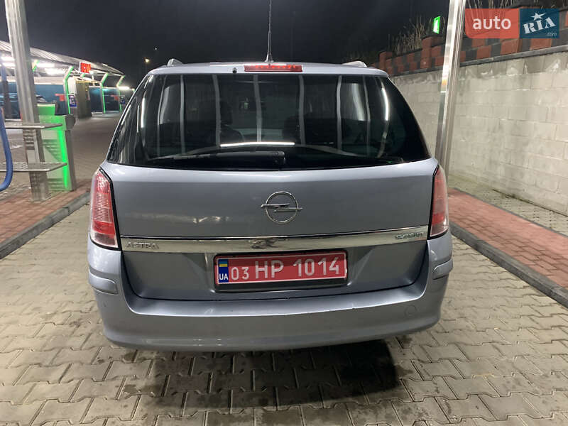 Універсал Opel Astra 2010 в Рівному