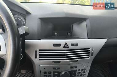 Універсал Opel Astra 2012 в Луцьку