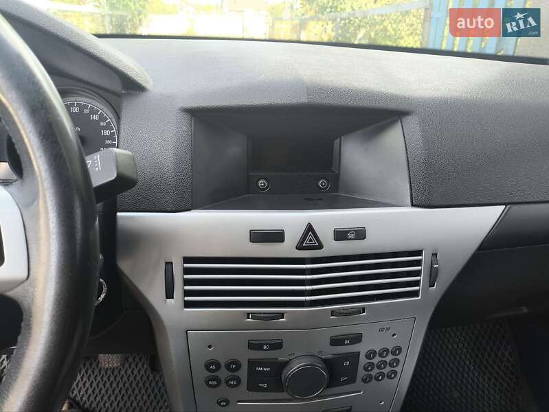 Универсал Opel Astra 2012 в Луцке