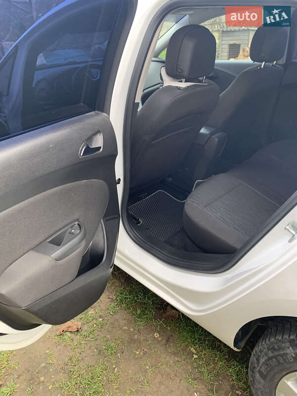 Універсал Opel Astra 2015 в Дрогобичі