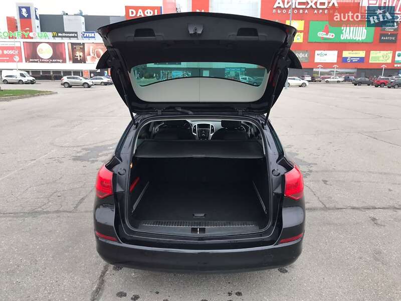 Універсал Opel Astra 2011 в Харкові