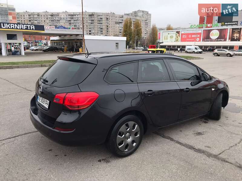 Універсал Opel Astra 2011 в Харкові