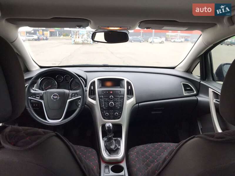 Універсал Opel Astra 2011 в Харкові