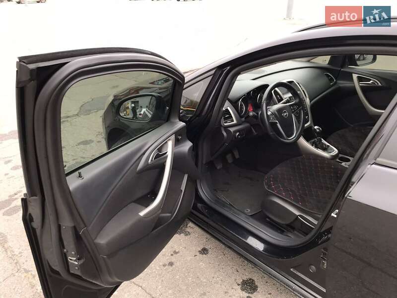 Універсал Opel Astra 2011 в Харкові