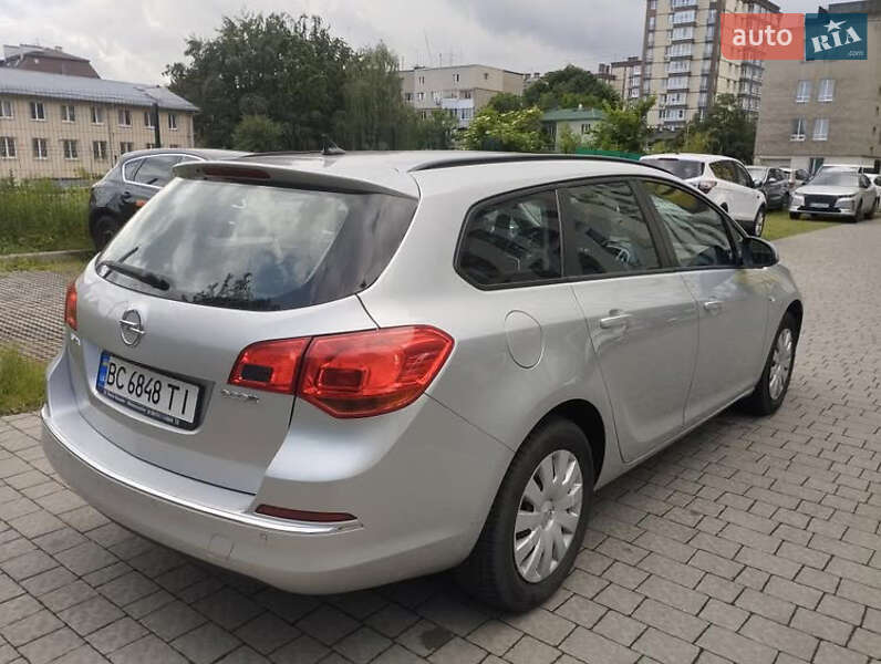 Универсал Opel Astra 2015 в Львове