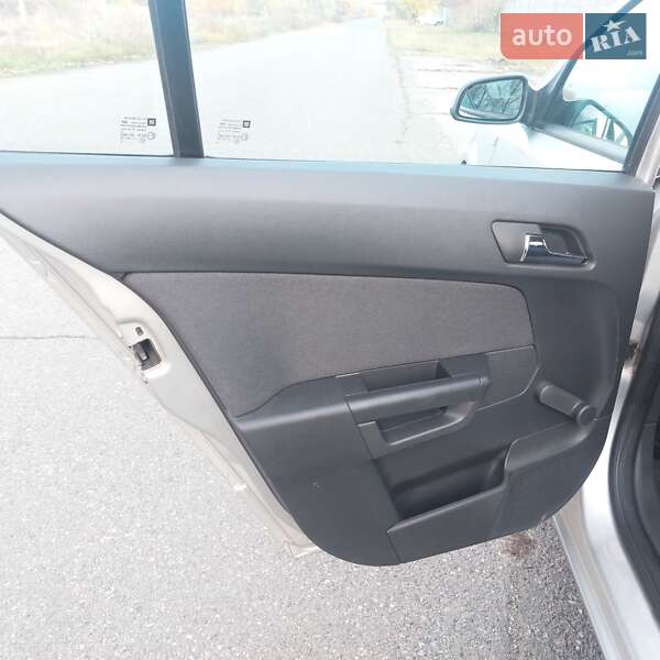 Хетчбек Opel Astra 2008 в Черкасах фото 21 Хетчбек Opel Astra 2008 в Черкасах