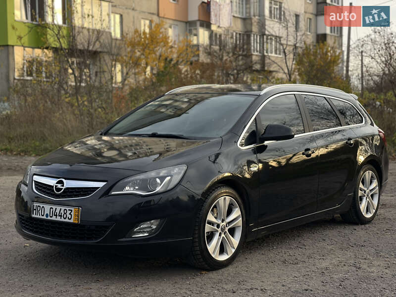 Універсал Opel Astra 2012 в Рівному