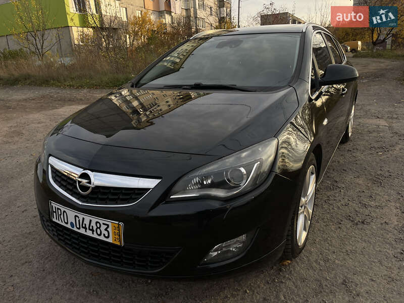 Універсал Opel Astra 2012 в Рівному