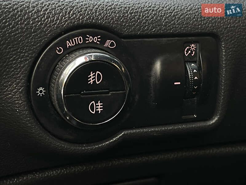 Універсал Opel Astra 2012 в Рівному