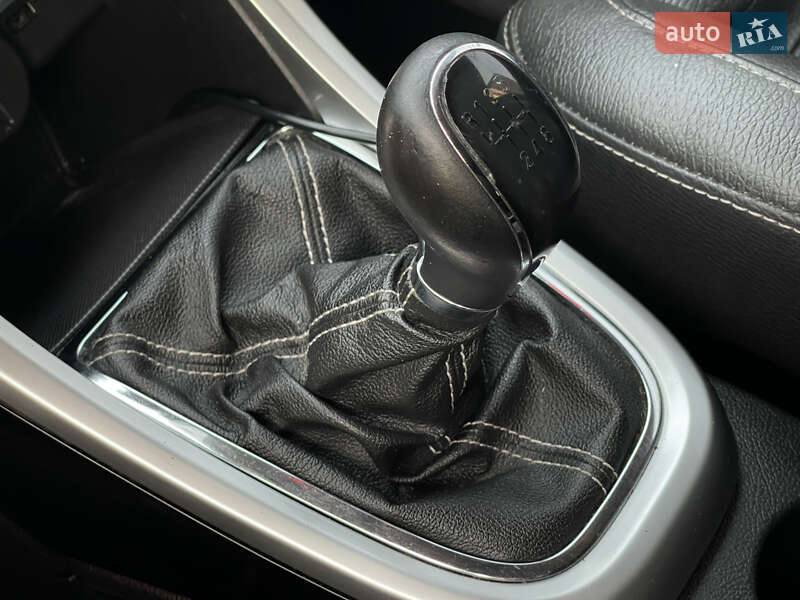 Універсал Opel Astra 2012 в Рівному