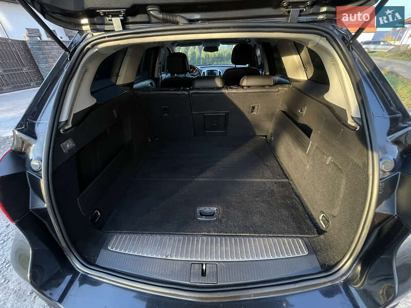 Універсал Opel Astra 2012 в Рівному