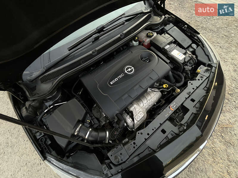 Універсал Opel Astra 2012 в Рівному