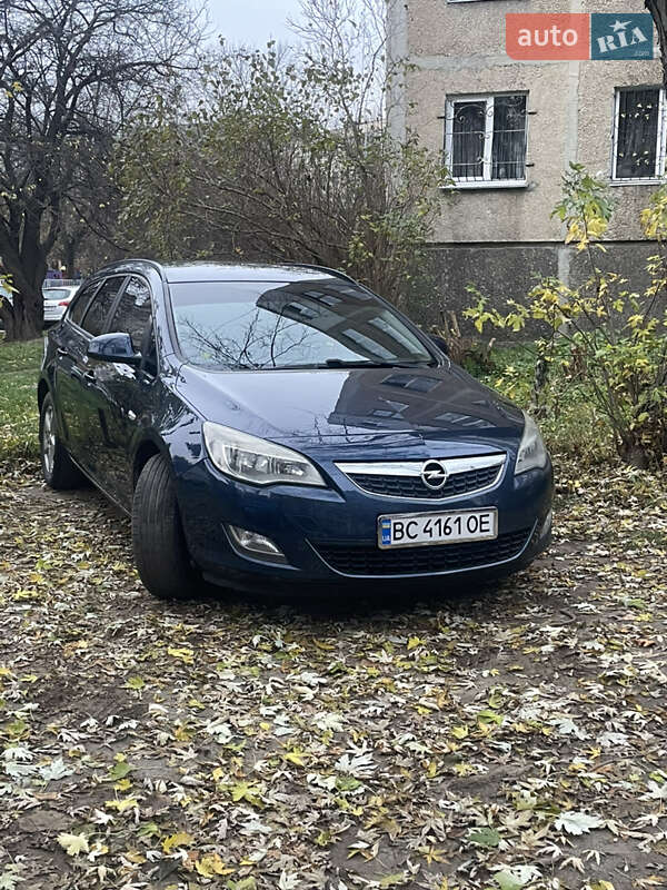 Opel Astra 2011
