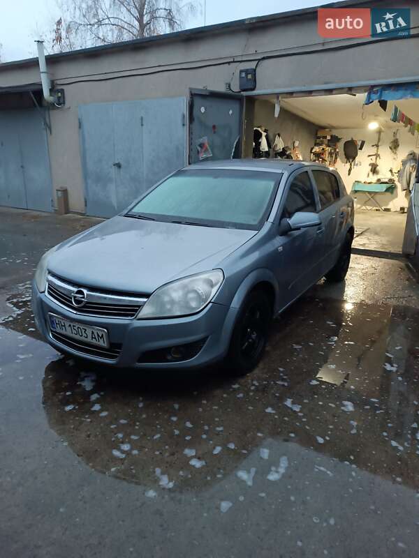 Хэтчбек Opel Astra 2007 в Черноморске