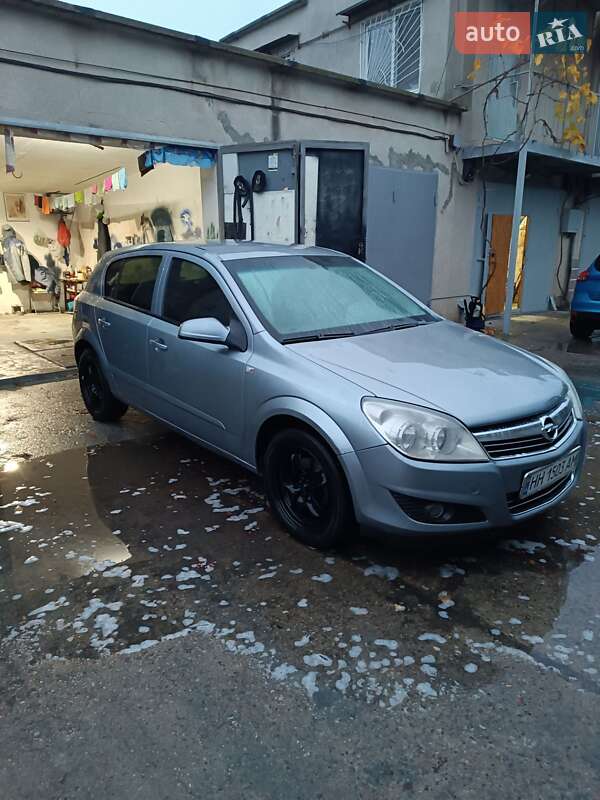 Хэтчбек Opel Astra 2007 в Черноморске