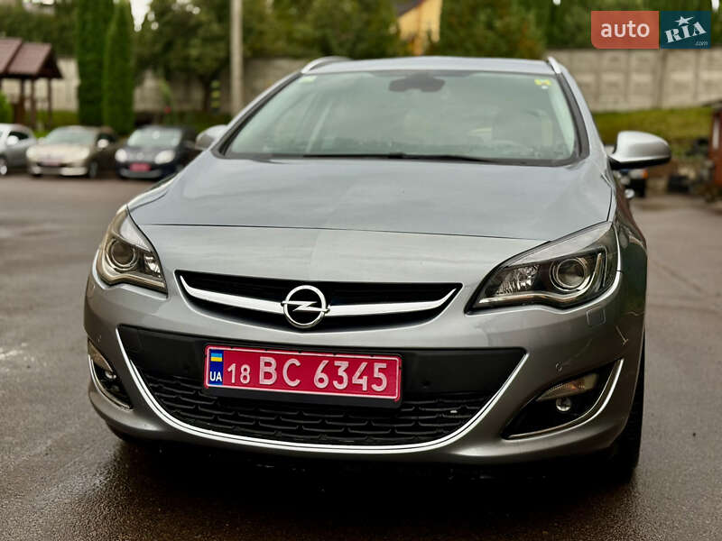 Універсал Opel Astra 2013 в Рівному