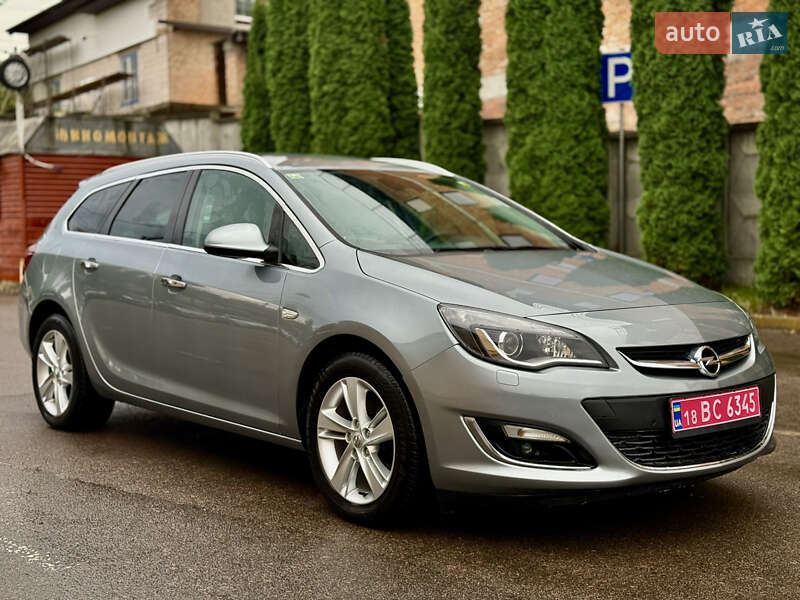 Універсал Opel Astra 2013 в Рівному
