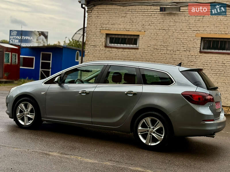 Універсал Opel Astra 2013 в Рівному