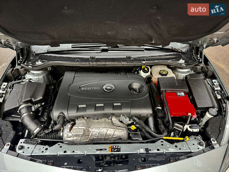 Універсал Opel Astra 2013 в Рівному