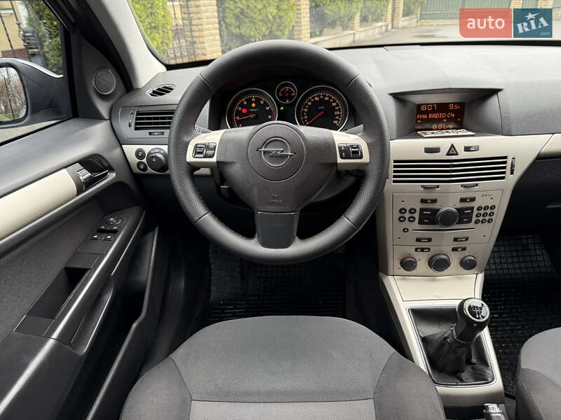 Універсал Opel Astra 2008 в Чернівцях