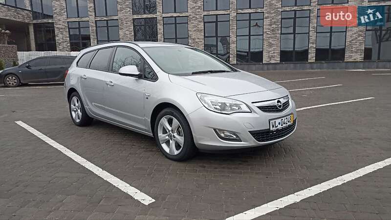 Універсал Opel Astra 2012 в Житомирі