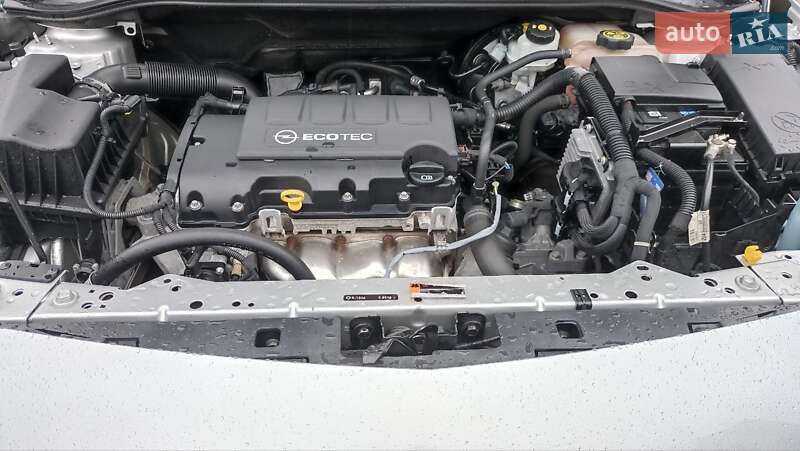 Універсал Opel Astra 2012 в Житомирі