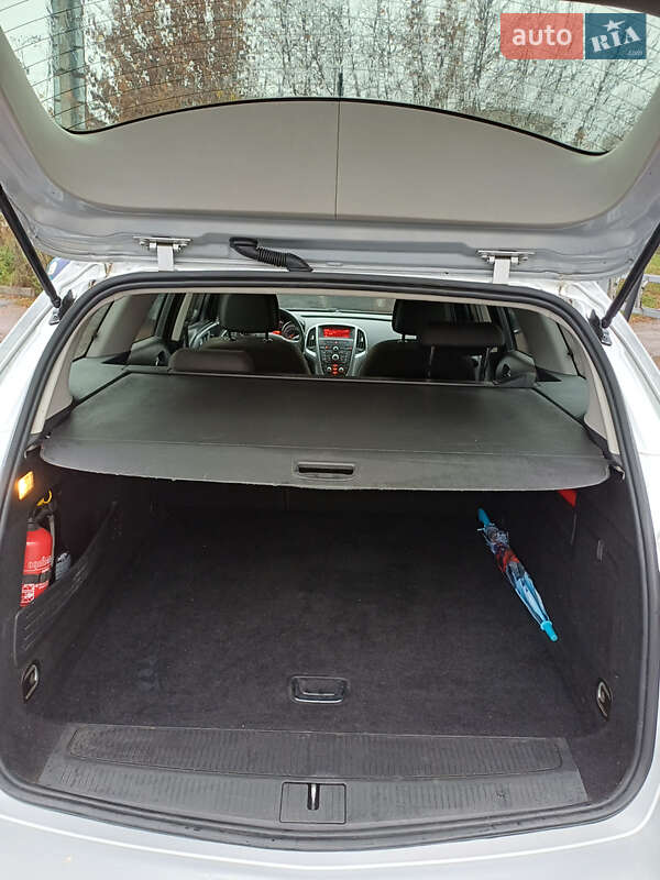 Універсал Opel Astra 2015 в Житомирі