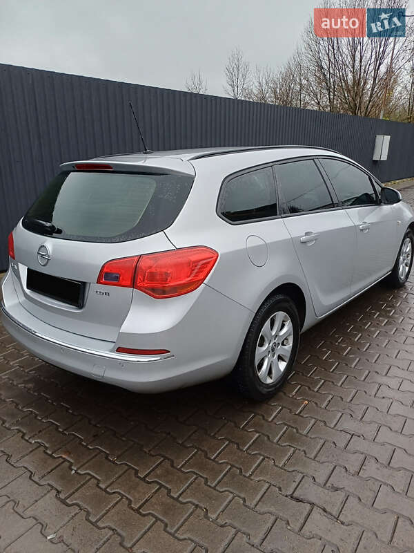 Універсал Opel Astra 2015 в Житомирі